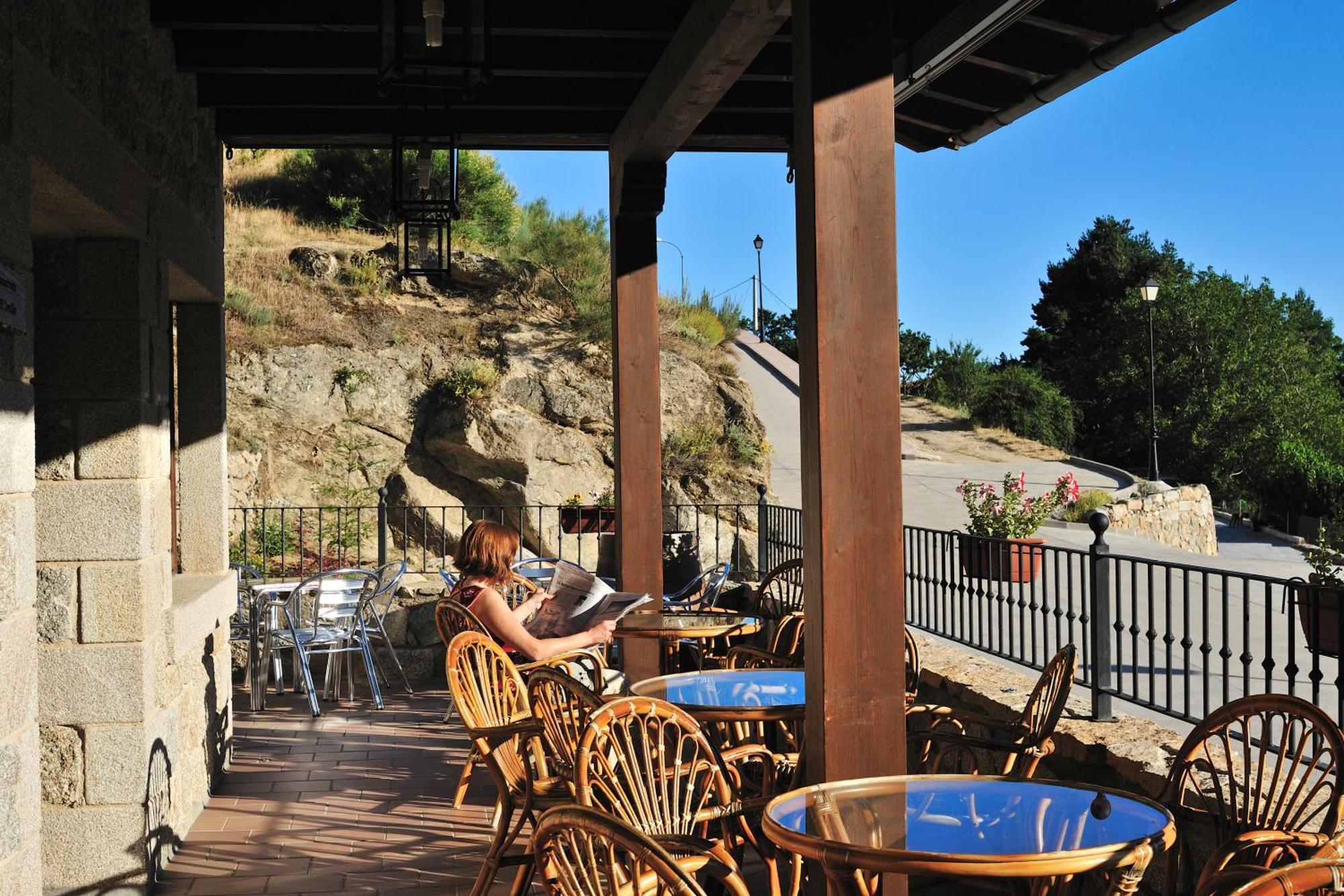 Hotel Rural Y Restaurante, Rinconcito De Gredos Cuevas Del Valle Eksteriør bilde