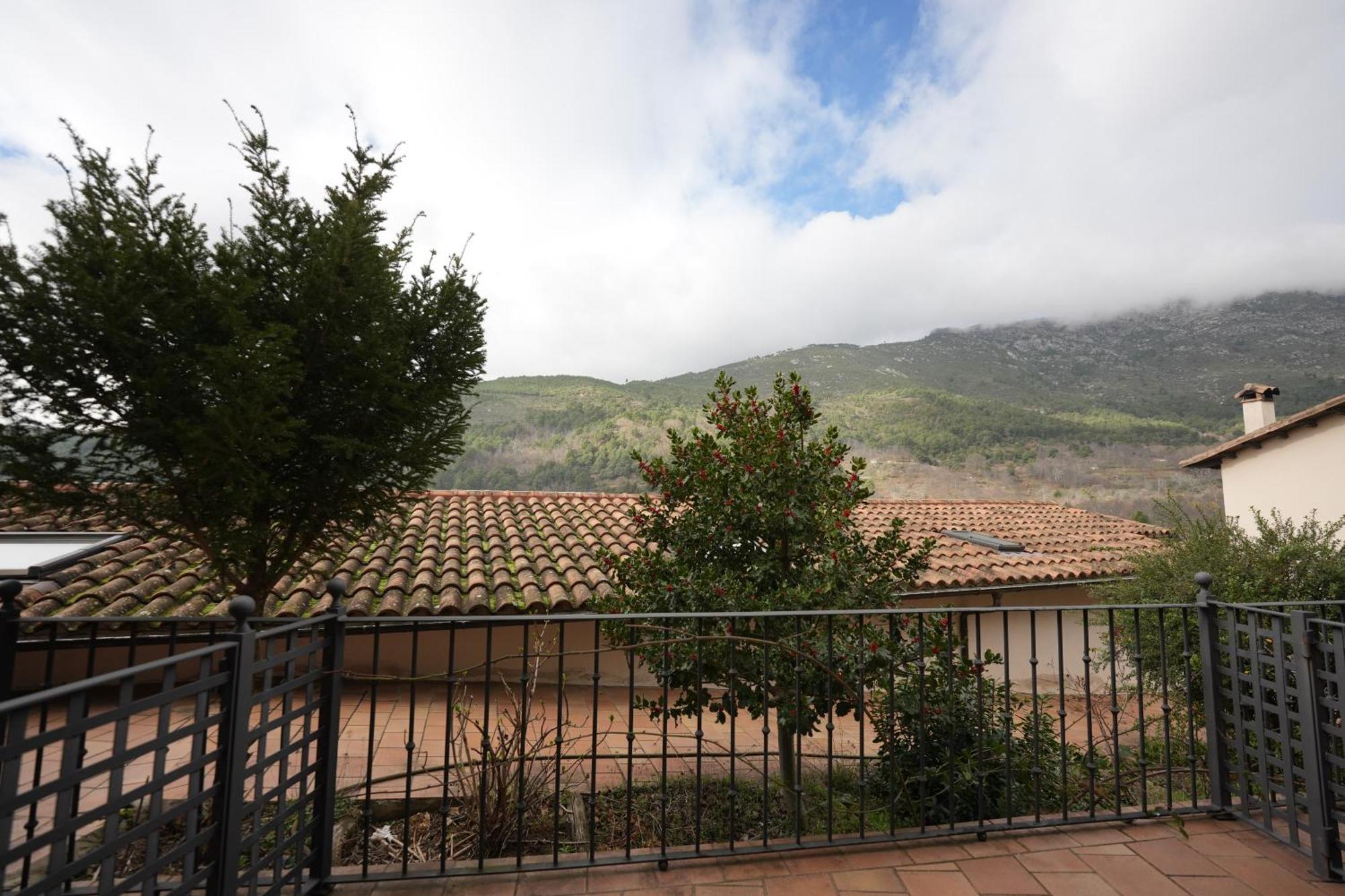 Hotel Rural Y Restaurante, Rinconcito De Gredos Cuevas Del Valle Eksteriør bilde