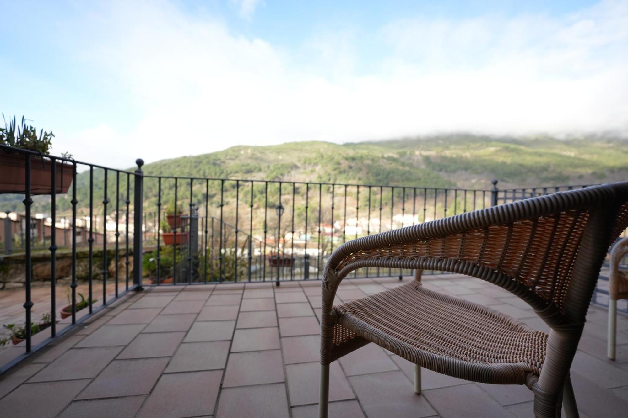 Hotel Rural Y Restaurante, Rinconcito De Gredos Cuevas Del Valle Eksteriør bilde