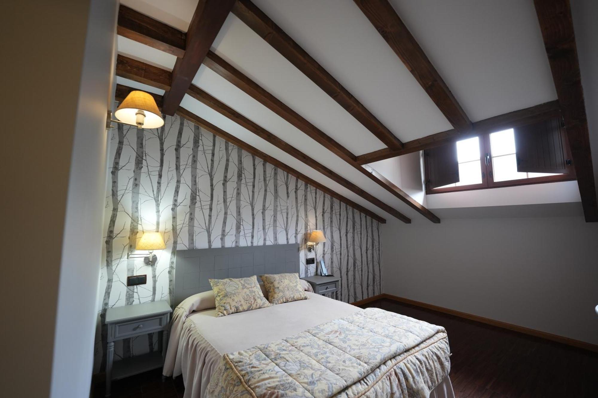 Hotel Rural Y Restaurante, Rinconcito De Gredos Cuevas Del Valle Eksteriør bilde