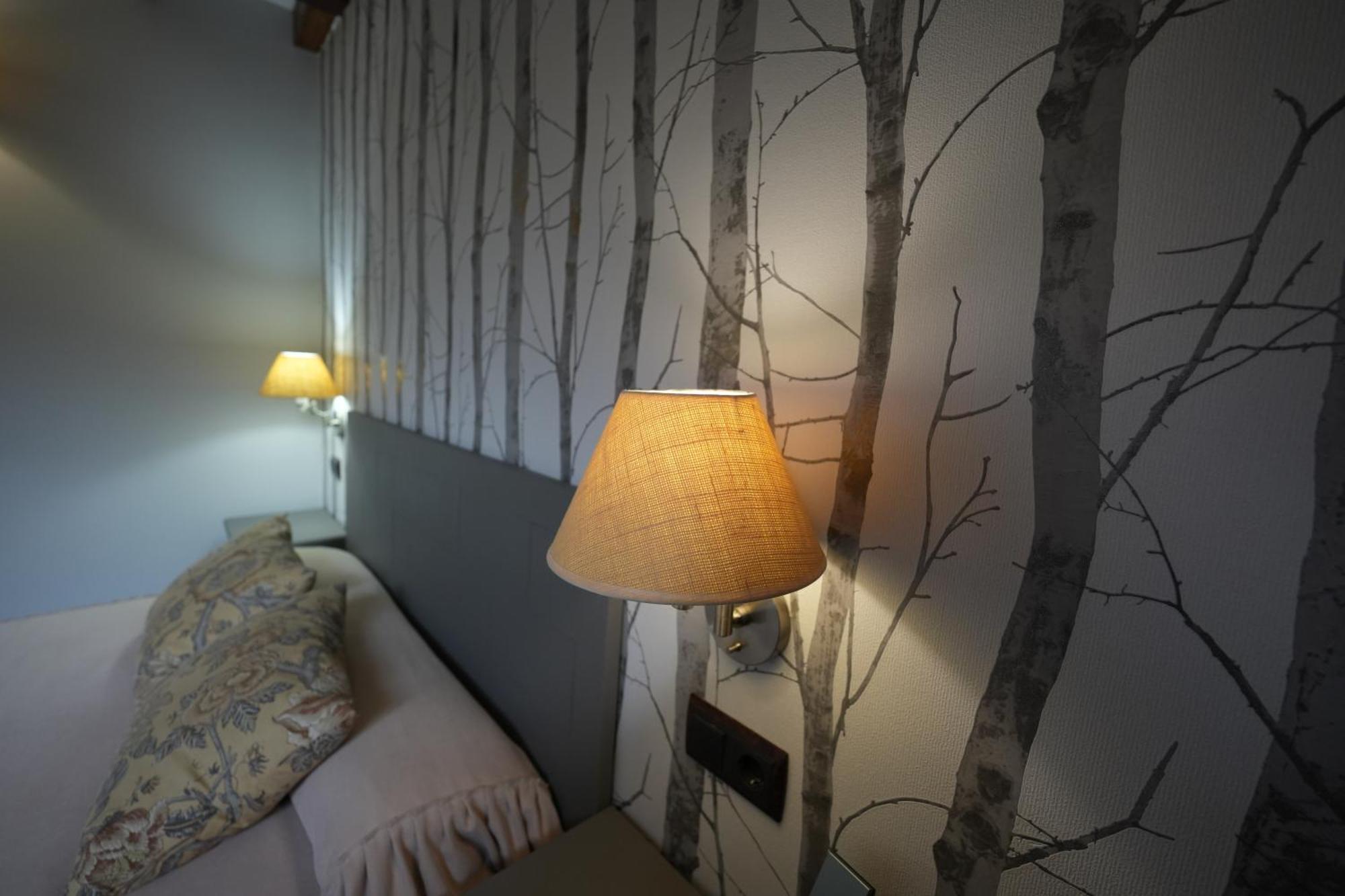 Hotel Rural Y Restaurante, Rinconcito De Gredos Cuevas Del Valle Eksteriør bilde