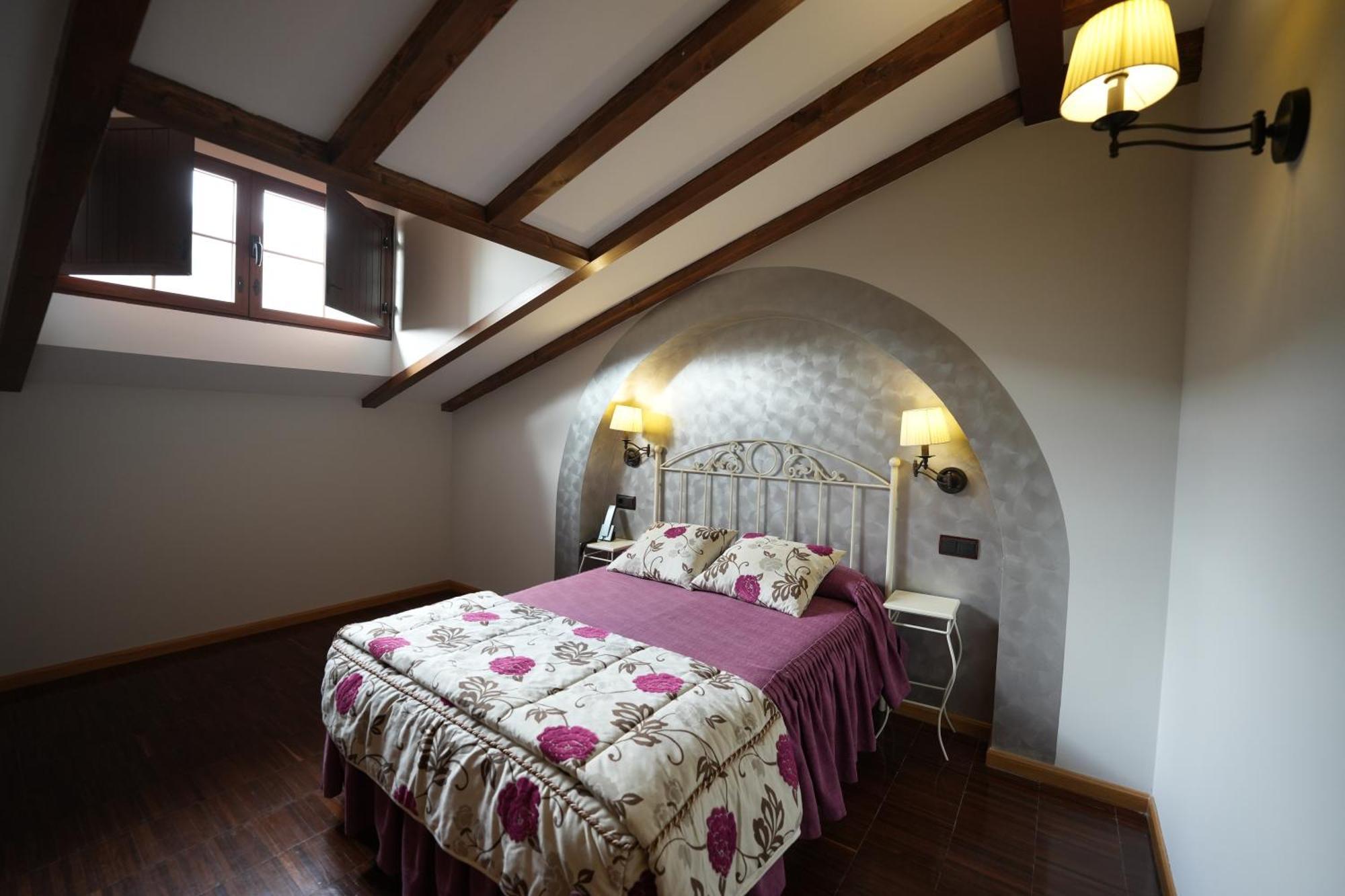 Hotel Rural Y Restaurante, Rinconcito De Gredos Cuevas Del Valle Eksteriør bilde