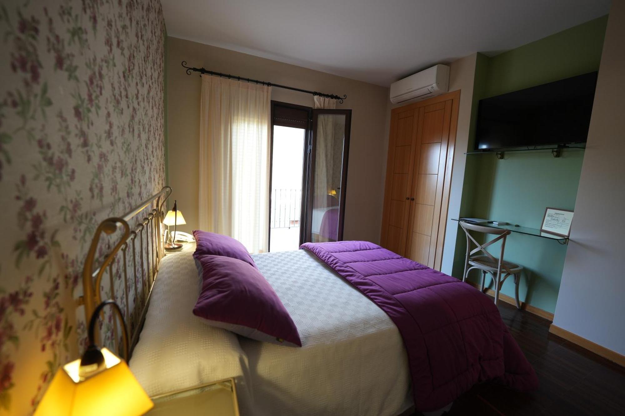 Hotel Rural Y Restaurante, Rinconcito De Gredos Cuevas Del Valle Eksteriør bilde