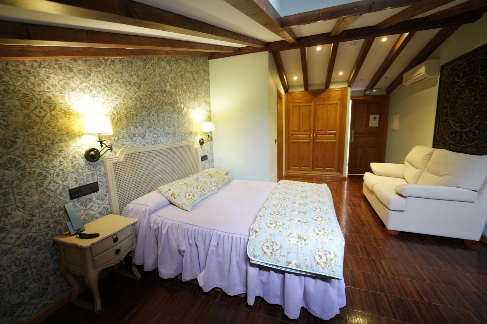 Hotel Rural Y Restaurante, Rinconcito De Gredos Cuevas Del Valle Eksteriør bilde
