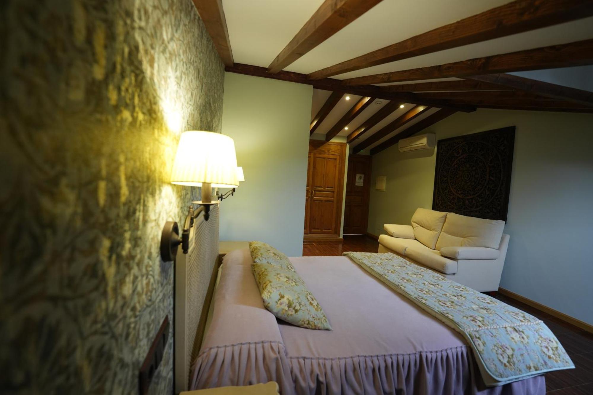Hotel Rural Y Restaurante, Rinconcito De Gredos Cuevas Del Valle Eksteriør bilde